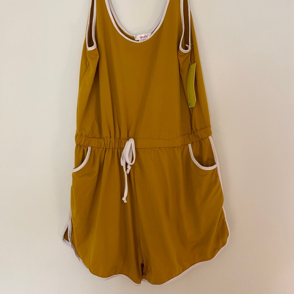 Fun yellow jumper! Never worn!